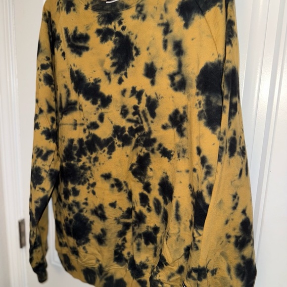 Bold Black and Yellow Crewneck Sweater with Tie-Dye Design - Picture 5 of 11